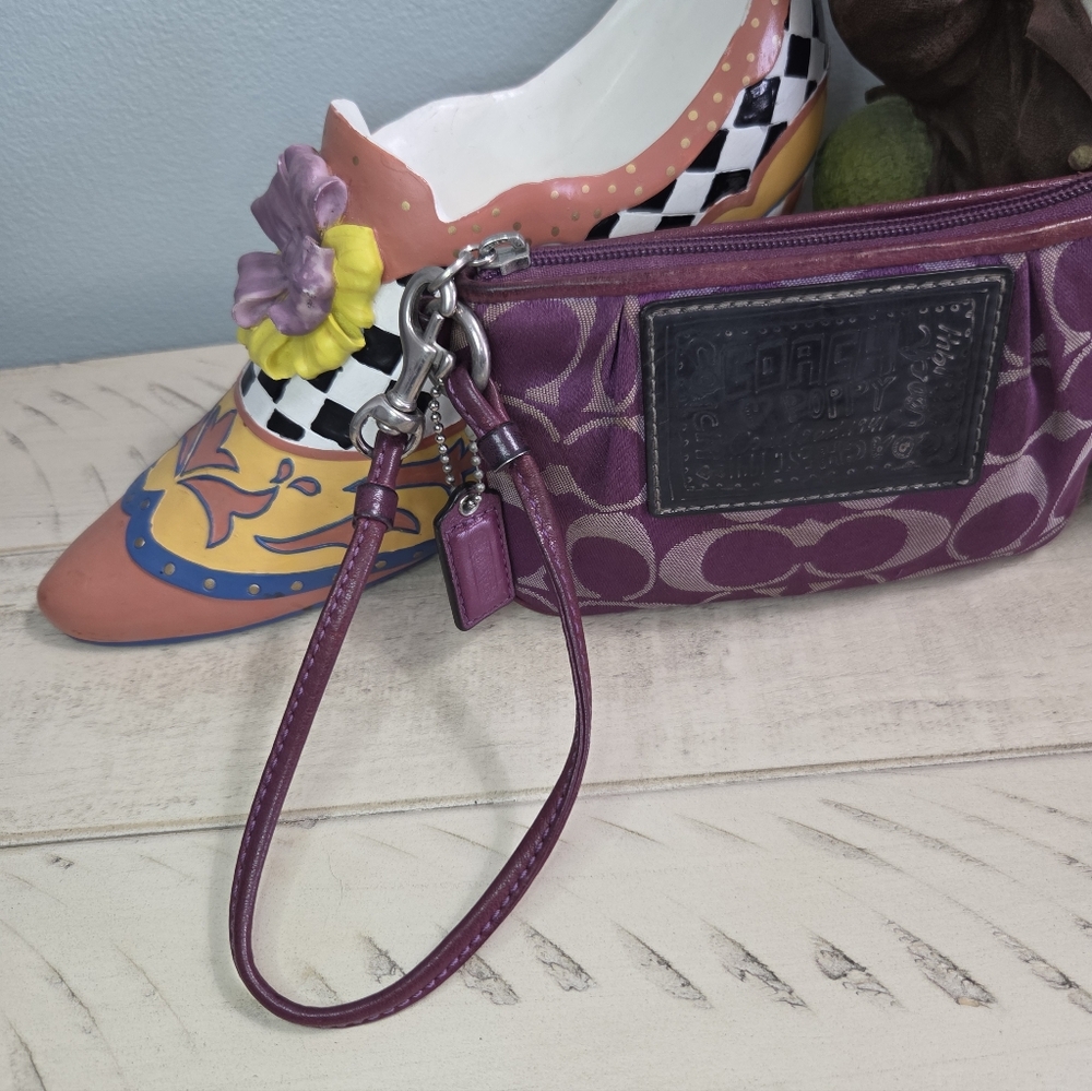 Coach Poppy Signature Wristlet, Purple, EUC - Picture 2 of 10